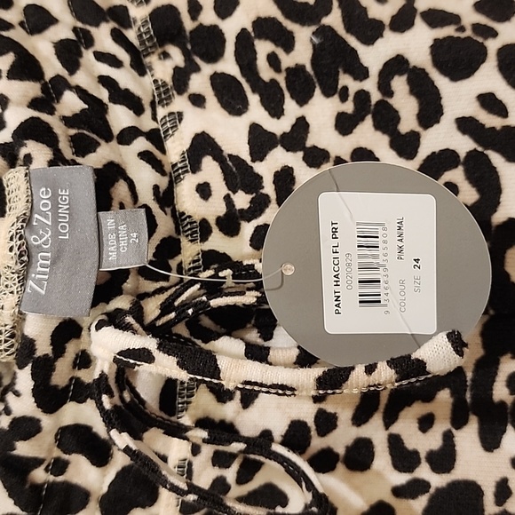BRAND NEW SOFT animal print hacci knit pants, generously sized - Picture 3 of 4